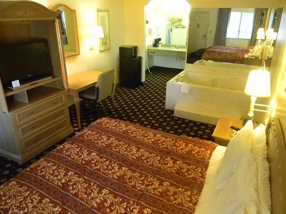 Homebridge Inn And Suites Beaumont Exteriör bild