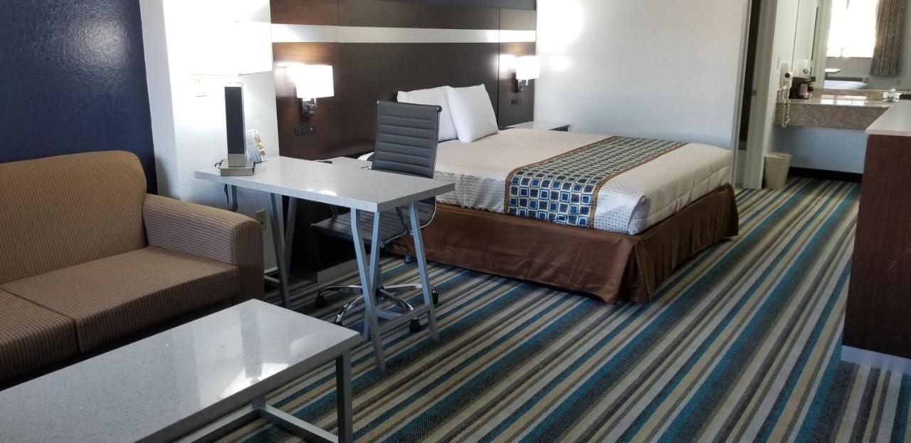 Homebridge Inn And Suites Beaumont Exteriör bild